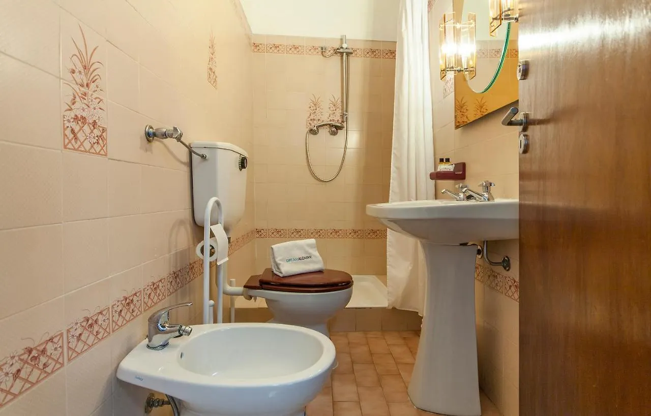 O - Sao Goncalo Central Guesthouse Lagos